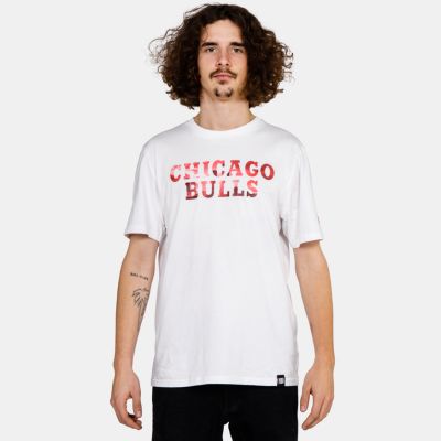 NEW ERA NBA Photographic Wordmark Tee Chicago Bulls White - άσπρο - Κοντομάνικο μπλουζάκι